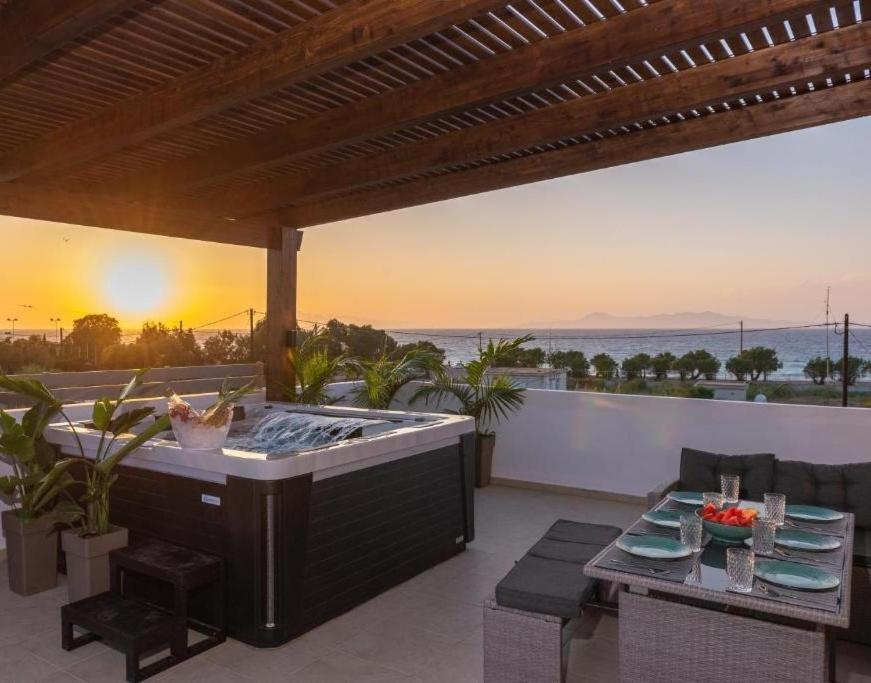 Odyssea Top View & Hot Jacuzzi Front Beach Kremastí Esterno foto